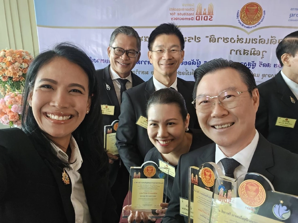 “45 คนดี เด่น ดัง” แห่รับรางวัลพ่อดีเด่นแห่งชาติ 2568 จากวุฒิสภา