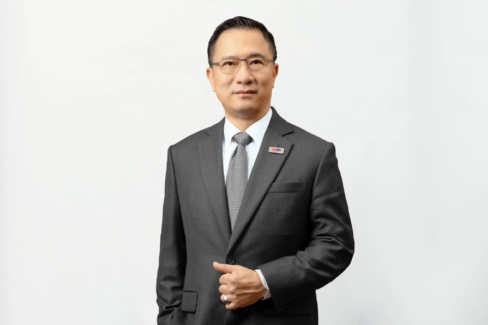 นายชลัช รัตนบุญนิธิ กรรมการผู้จัดการ ธนาคารเพื่อการส่งออกและนำเข้าแห่งประเทศไทย (EXIM BANK) 