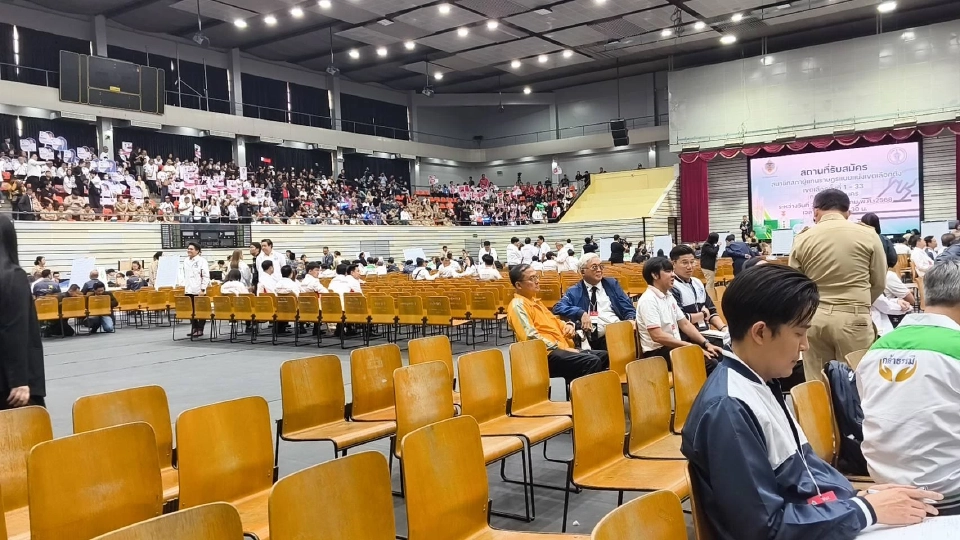 ส่องบรรยากาศเลือกตั้ง 'กกต.' เปิดรับสมัคร สส.กทม. 33 เขต วันแรก