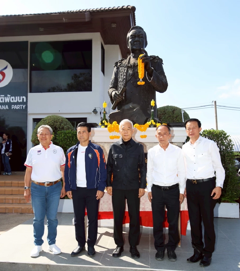 ‘สุวัจน์ ลิปตพัลลภ‘ ชี้ 3 ขั้วการเมืองไร้พรรคชนะขาด เล็งมัดใจประชาชนพลังเงียบ 40%