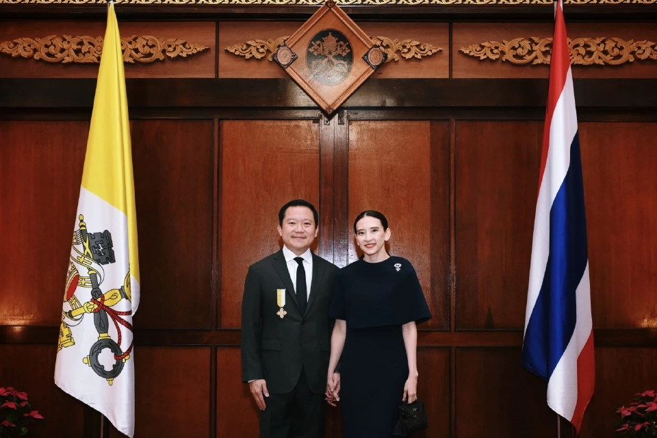 ฐาปน สิริวัฒนภักดี รับพระราชทานเครื่องราชอิสริยาภรณ์ Benemerenti