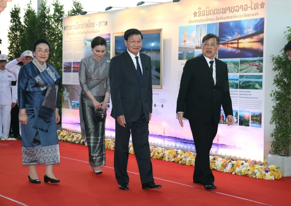 ในหลวง - พระราชินี เสด็จเปิด 'สะพานมิตรภาพไทย - ลาว แห่งที่ 5 ' บึงกาฬ - บอลิคำไซ