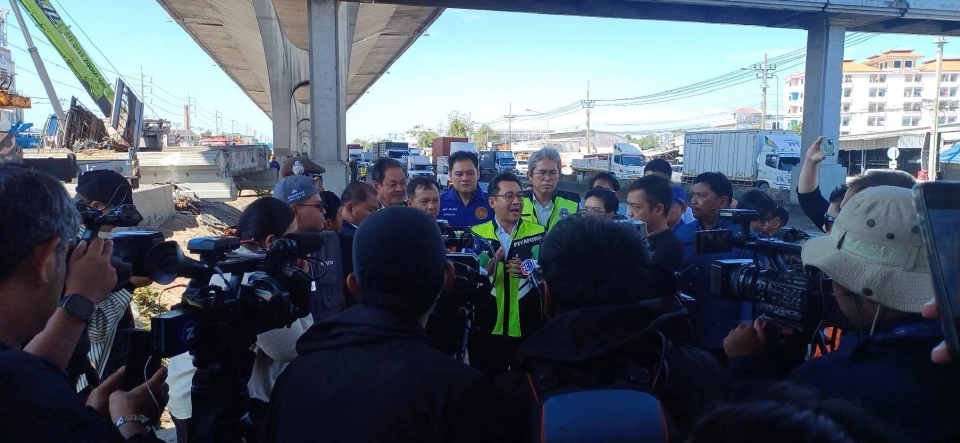 ‘ทางหลวง’ ลุยซ่อม 'สะพานลอยถนนบางนา-ตราด' 3 เดือน เหตุรถบรรทุกชน