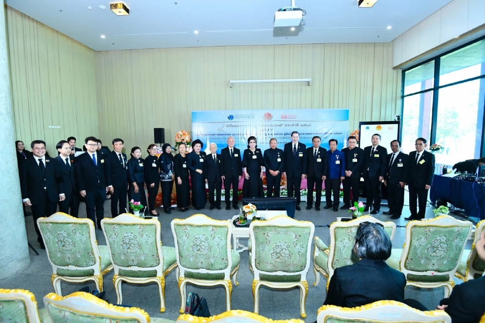 “45 คนดี เด่น ดัง” แห่รับรางวัลพ่อดีเด่นแห่งชาติ 2568 จากวุฒิสภา