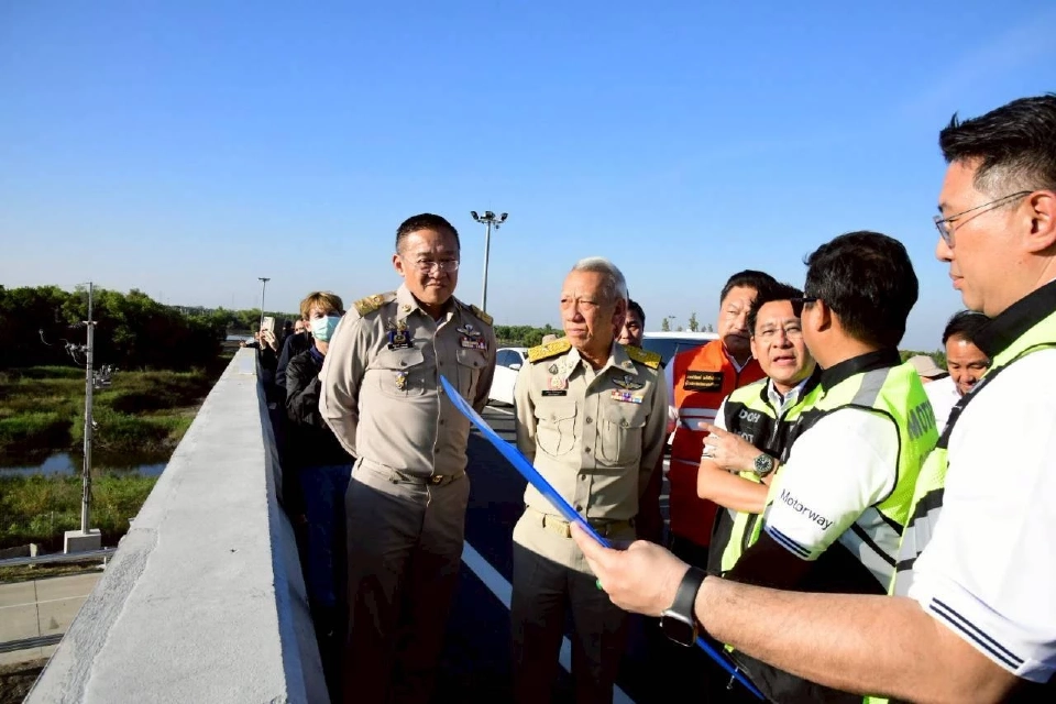 วิ่งฉิว 'พิพัฒน์' ลงพื้นที่ 'มอเตอร์เวย์บางปะอิน-โคราช' รับปีใหม 2569