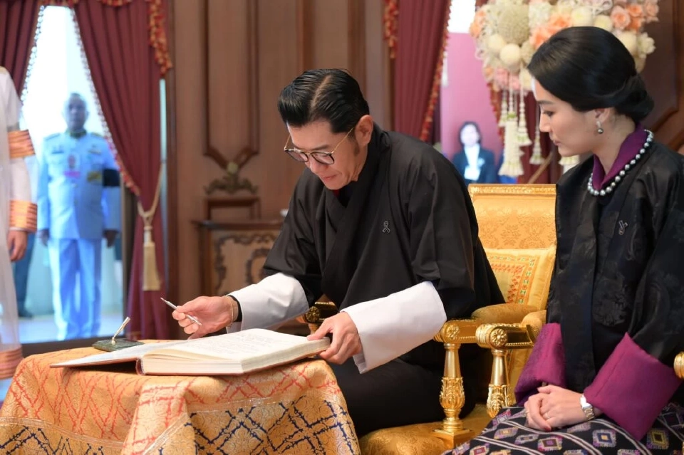 จุฬาฯ ทูลเกล้าฯ ถวายปริญญาดุษฎีบัณฑิตกิตติมศักดิ์แด่สมเด็จพระราชาธิบดีและสมเด็จพระราชินีแห่งราชอาณาจักรภูฏาน