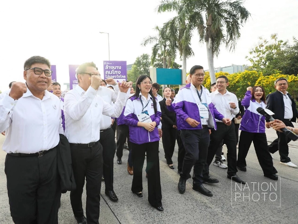 "จินนี่-ยศสุดา"มั่นใจพรรคไทยสร้างไทยผสมคนรุ่นใหญ่-รุ่นใหม่พร้อมทำงาน