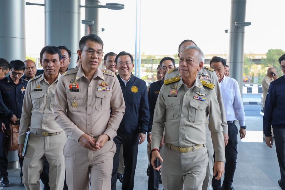 'พิพัฒน์' สั่งรฟท.เพิ่มรถไฟ 18 ขบวน รับคนเดินทางกลับบ้านปีใหม่ 2569