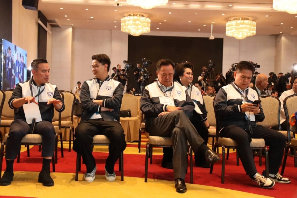 แคนดิเดตนายกฯ ทักทายกันคึกคัก “ยศชนัน” สวัสดี “อนุทิน” รอลุ้นจับเบอร์พรรค 