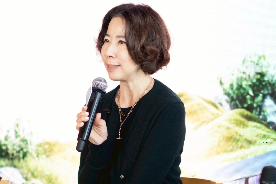 นางพิทยา วรปัญญาสกุล ประธานเจ้าหน้าที่บริหาร บริษัท บัตรกรุงไทย จำกัด (มหาชน)