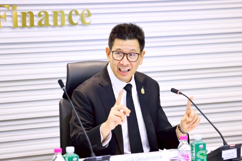 นายเอกนิติ นิติทัณฑ์ประภาศ รองนายกรัฐมนตรี และรัฐมนตรีว่าการกระทรวงการคลัง