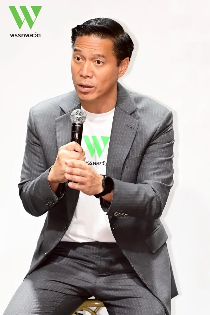 นายกัณวีร์ สืบแสง หัวหน้าพรรคพรรคพลวัต