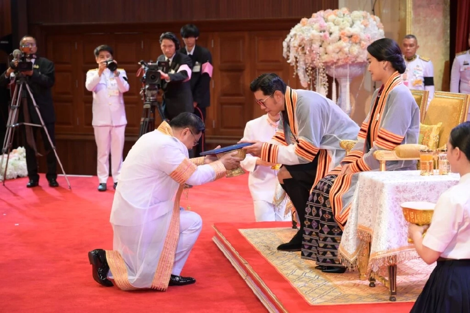 จุฬาฯ ทูลเกล้าฯ ถวายปริญญาดุษฎีบัณฑิตกิตติมศักดิ์แด่สมเด็จพระราชาธิบดีและสมเด็จพระราชินีแห่งราชอาณาจักรภูฏาน