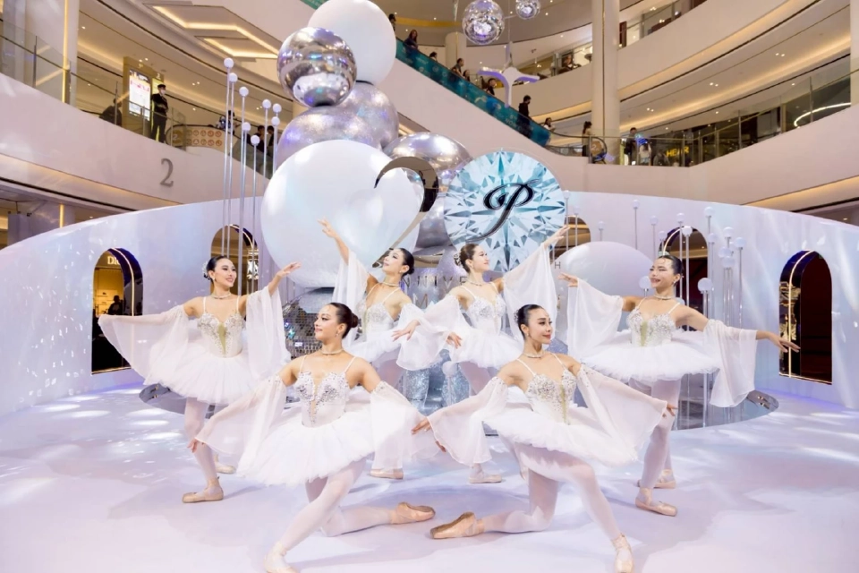 'พารากอน' ฉลอง 20 ปี รวมศิลปินดังแน่น โชว์สุดปัง โปรฯแน่นลดกว่า 25 ล้าน