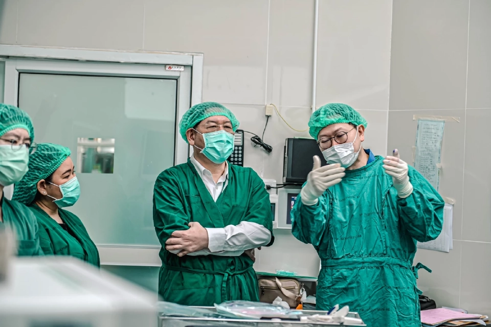 รพ.นพรัตนราชธานี เปิดตัวหุ่นยนต์ผ่าตัด ตอบโจทย์การแพทย์เฉพาะทาง