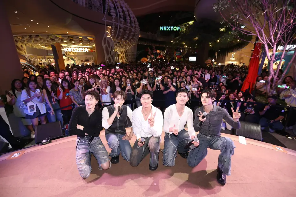 เคานต์ดาวน์ใจกลางกรุงเทพฯ คึกคักล้นสยามพารากอน ปรากฏการณ์ส่งท้ายปีสู่ศักราชใหม่ยิ่งใหญ่ทั่วทุกพื้นที่