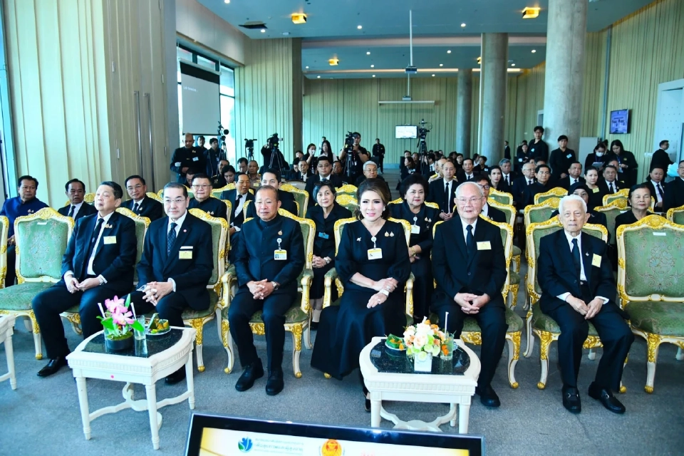 “45 คนดี เด่น ดัง” แห่รับรางวัลพ่อดีเด่นแห่งชาติ 2568 จากวุฒิสภา