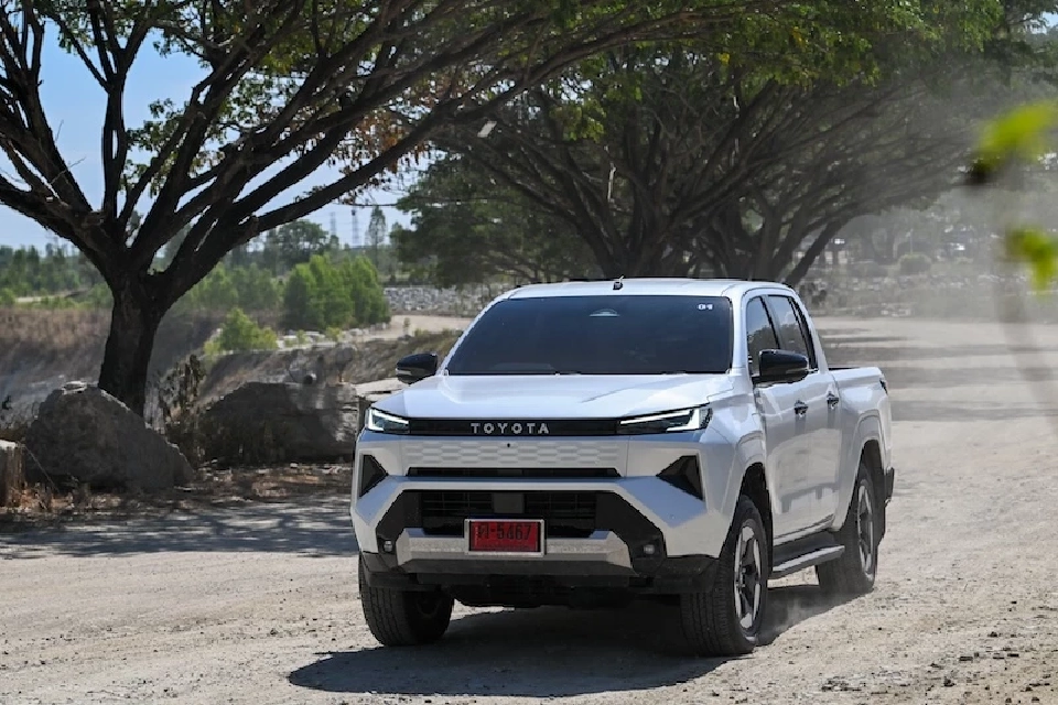 รีวิว Toyota Hilux Travo e