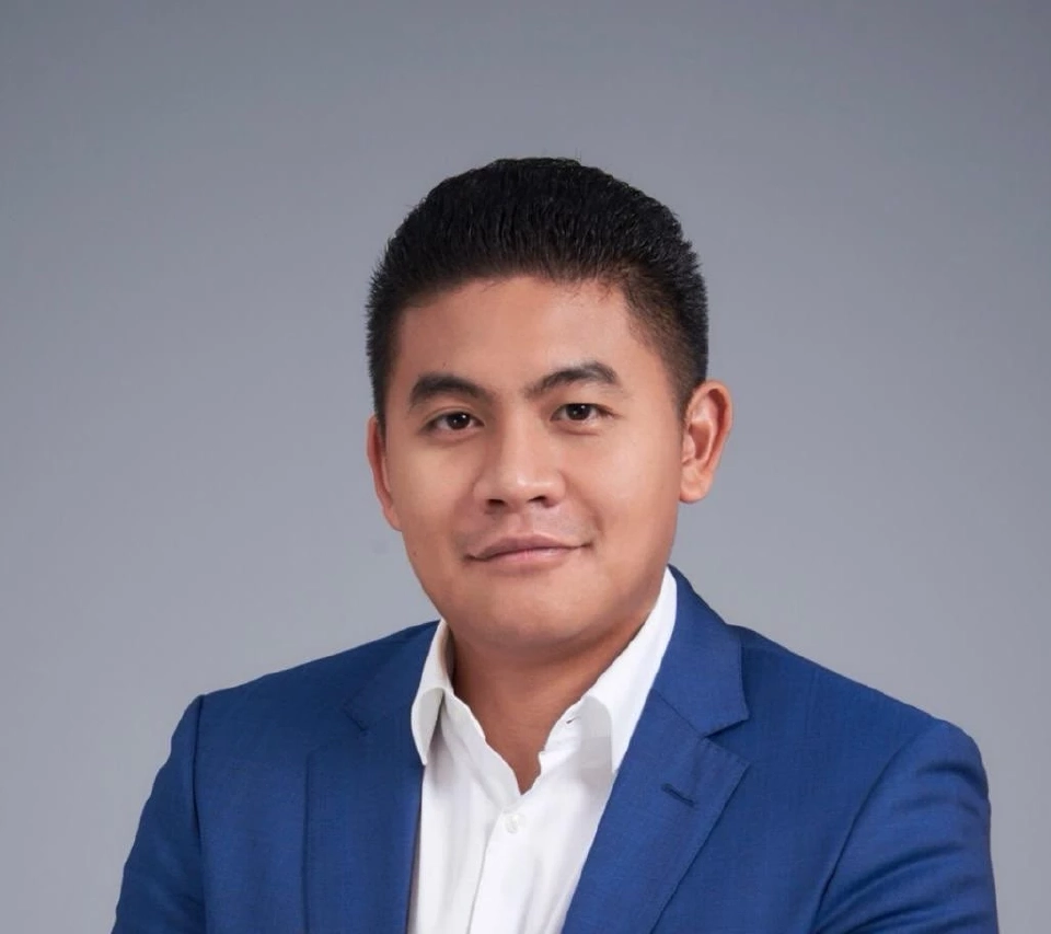 นายยิม เลียก (Mr Leak Yim)