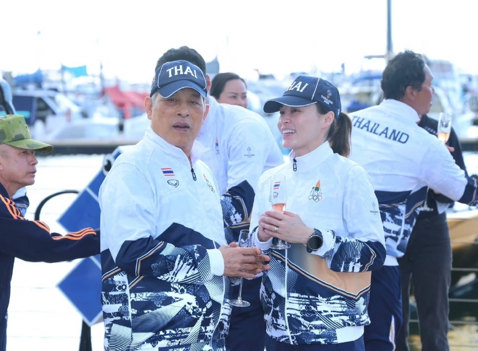 ‘ในหลวง’ เสด็จพระราชทานเหรียญทองเรือใบซีเกมส์ให้ ‘พระราชินี’ ที่ทรงนำทีม SSL47 ไทยคว้าแชมป์ซีเกมส์
