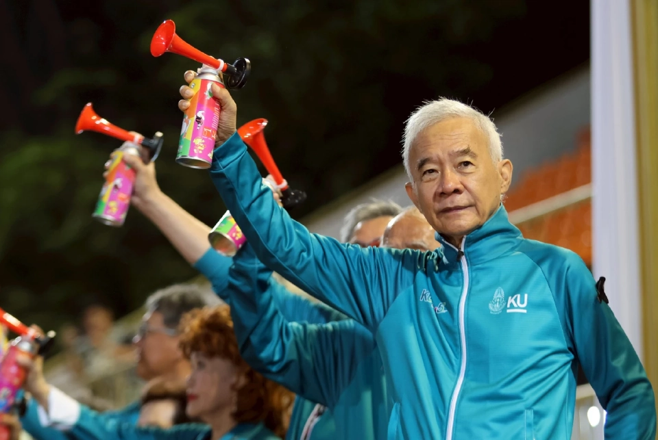 "สุวัจน์"นำนิสิตเก่า ม.เกษตรศาสตร์ เดินวิ่งการกุศลรายได้สร้างคณะแพทย์-รพ.