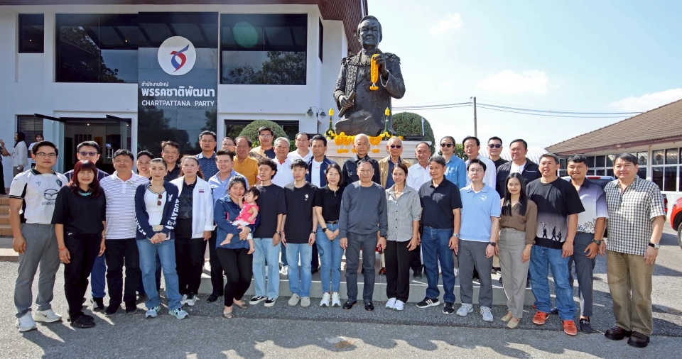 ‘สุวัจน์ ลิปตพัลลภ‘ ชี้ 3 ขั้วการเมืองไร้พรรคชนะขาด เล็งมัดใจประชาชนพลังเงียบ 40%