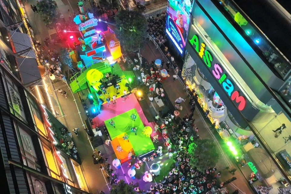 AIS SIAM ผนึก PMCU จัดเคานต์ดาวน์ 2569 เนรมิตสยามสแควร์สู่ถนนแห่งฝัน