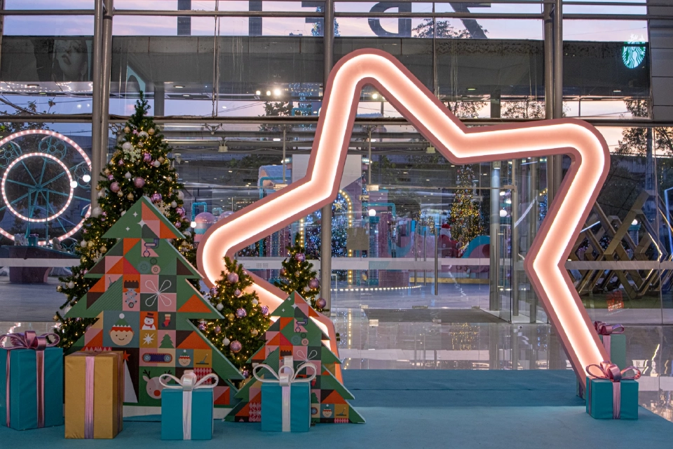 FUTURE PARK & ZPELL เนรมิต 'โรงงานผลิตความสุข' ถ่ายรูป - ลุ้นรถ -ดูหนังกลางแปลงฟรี