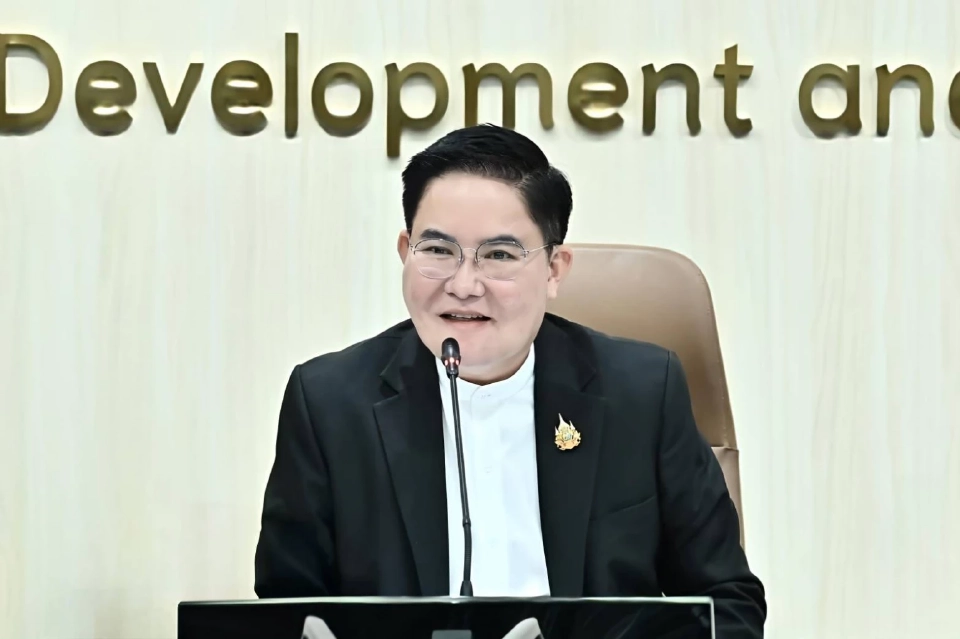 นายอัครา พรหมเผ่า รัฐมนตรีว่าการกระทรวงการพัฒนาสังคมและความมั่นคงของมนุษย์