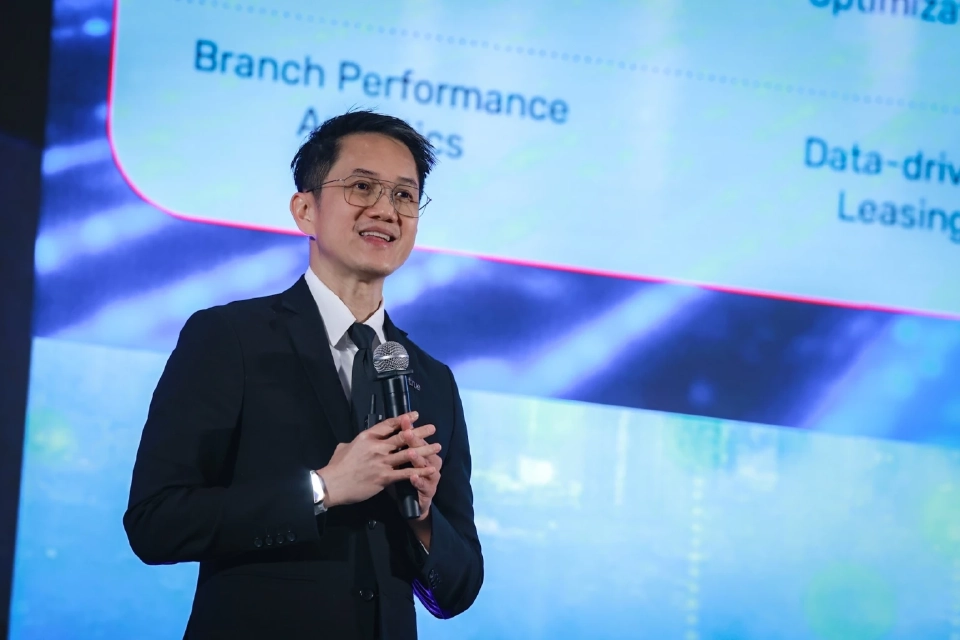 ดร. ธีรเดช ดำรงค์พลาสิทธิ์ 