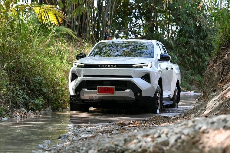 รีวิว Toyota Hilux Travo e