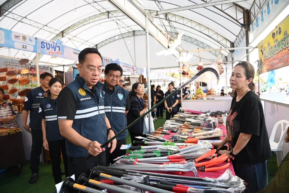 พาณิชย์ ลุยธงฟ้าชายแดน ลดสูงสุด 60% ดัน SMEs 7 จังหวัดฟื้นยอดขาย