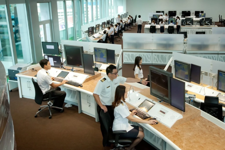 วิทยุการบิน เฝ้าระวังน่านฟ้า ย้ำให้ความสำคัญภารกิจของทหารเป็นอันดับแรก