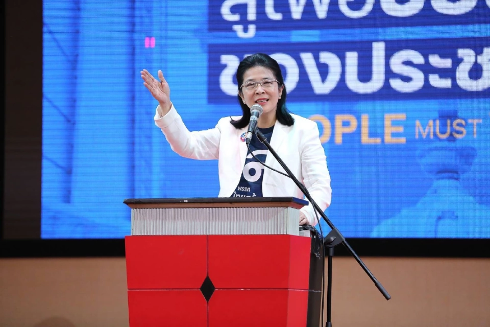 คุณหญิงสุดารัตน์ เกยุราพันธุ์ หัวหน้าพรรคไทยสร้างไทย 