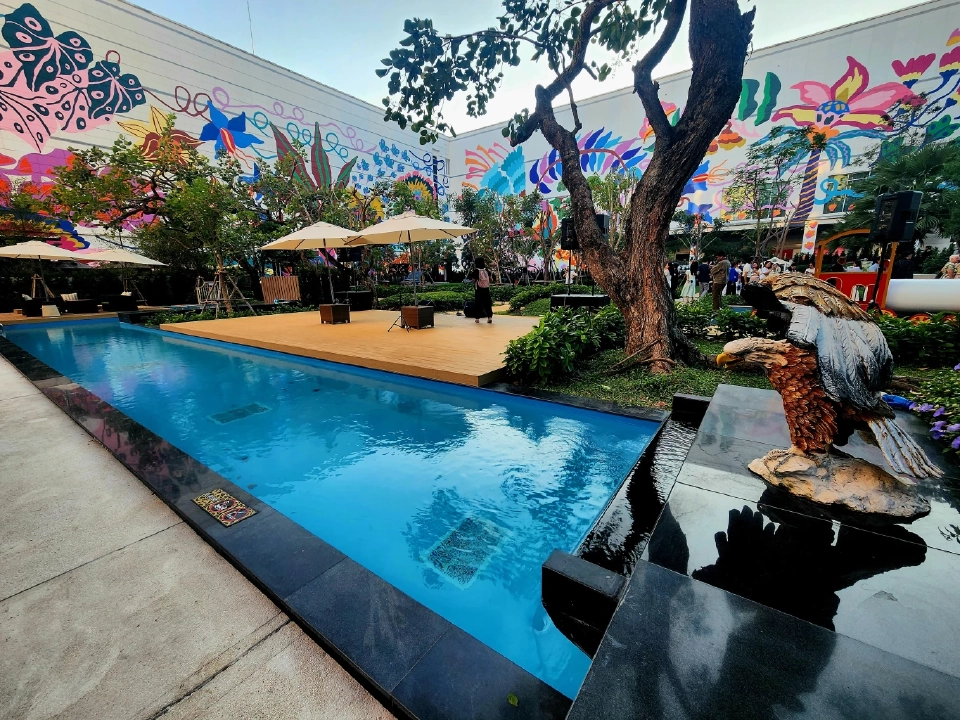 มีสระว่ายน้ำสำหรับน้องหมาด้วย เฉพาะลูกค้าของโรงแรม