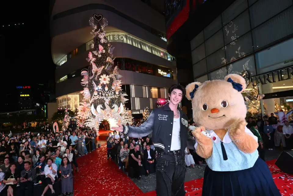 EM DISTRICT ดึง 'ซี-นุนิว-บลู พงศ์ทิวัตถ์' ฉลองใหญ่ พร้อมโปรฯกว่า 30 ล้าน