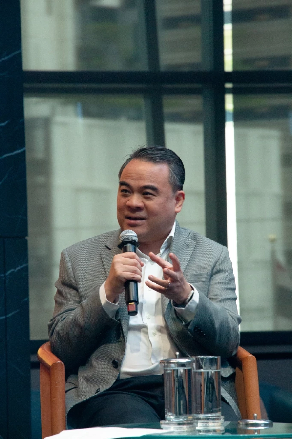 สรวิศ ไกรฤกษ์ รองผู้จัดการ สายงานผู้ออกหลักทรัพย์และสายงานการตลาด ตลาดหลักทรัพย์แห่งประเทศไทย (ตลท.)