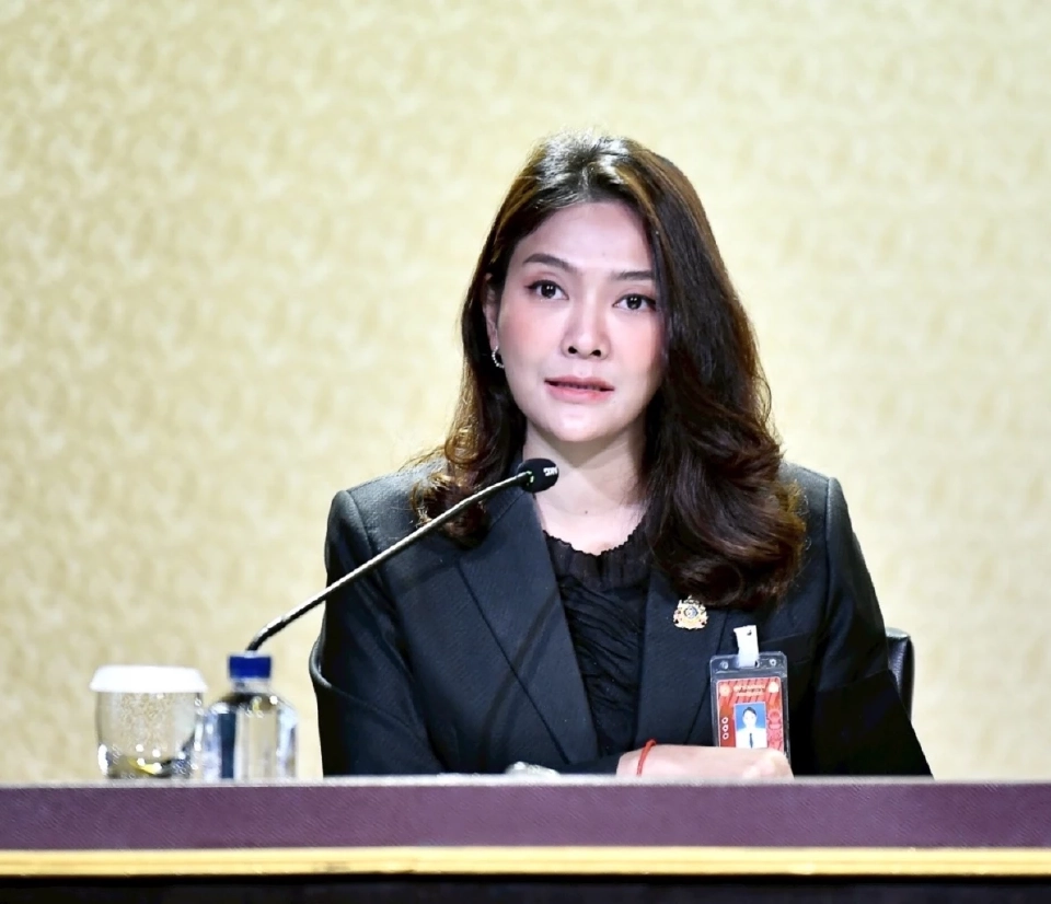 นางสาวอัยรินทร์ พันธุฤทธิ์ รองโฆษกประจำสำนักนายกรัฐมนตรี 