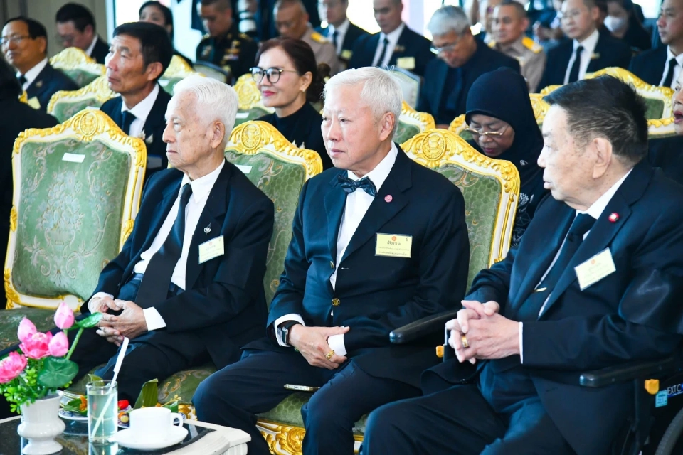 “45 คนดี เด่น ดัง” แห่รับรางวัลพ่อดีเด่นแห่งชาติ 2568 จากวุฒิสภา