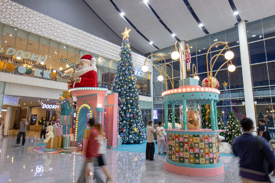 FUTURE PARK & ZPELL เนรมิต 'โรงงานผลิตความสุข' ถ่ายรูป - ลุ้นรถ -ดูหนังกลางแปลงฟรี