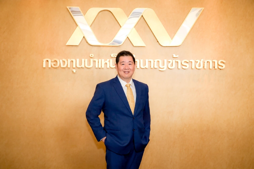 นายทรงพล ชีวะปัญญาโรจน์ เลขาธิการคณะกรรมการกองทุนบำเหน็จบำนาญข้าราชการ (กบข.) 