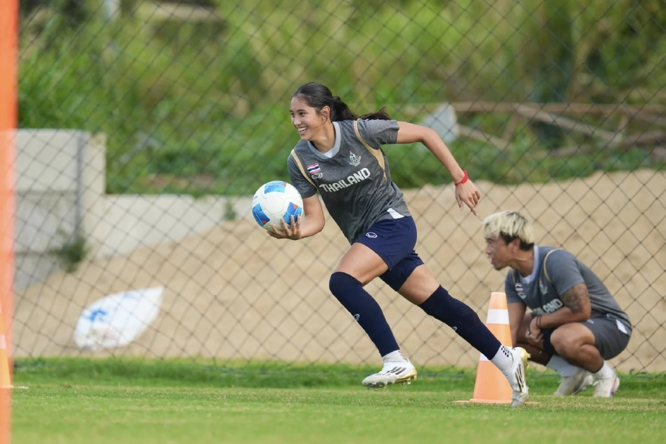 ฟุตบอลหญิงทีมชาติไทย ลงสนามซ้อมก่อนดวล ฟิลิปปินส์ ในรอบรองชนะเลิศ ฟุตบอลหญิงซีเกมส์ 2025