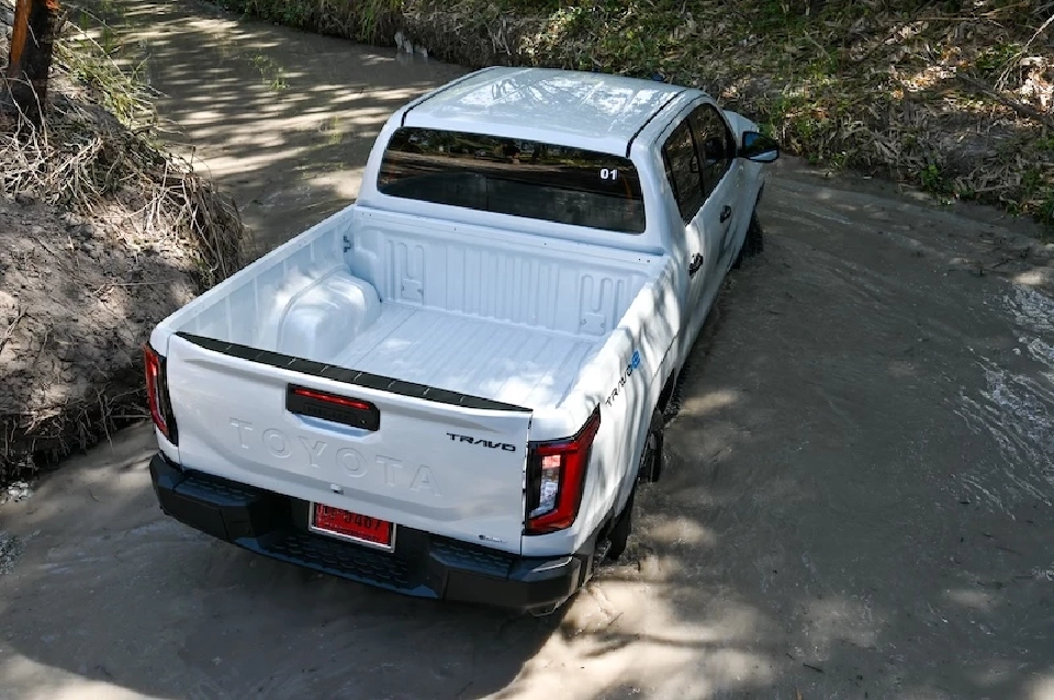 รีวิว Toyota Hilux Travo e