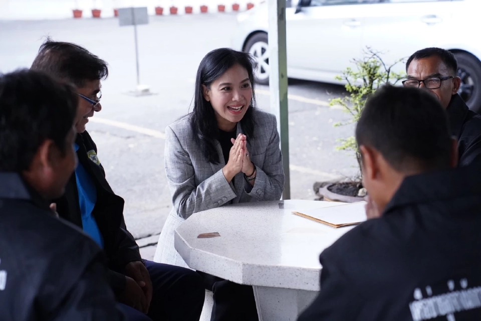 ปชป.รับข้อเรียกร้องภารโรง 4 ภาค จี้แก้ปัญหาจ้างงานไม่เป็นธรรม