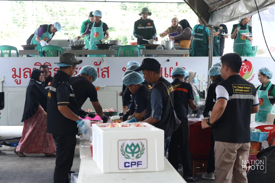 “ธรรมนัส”ระดมโรงครัวทำอาหารแจกช่วยชาวหาดใหญ่ จนประชาชนตั้งหลักได้