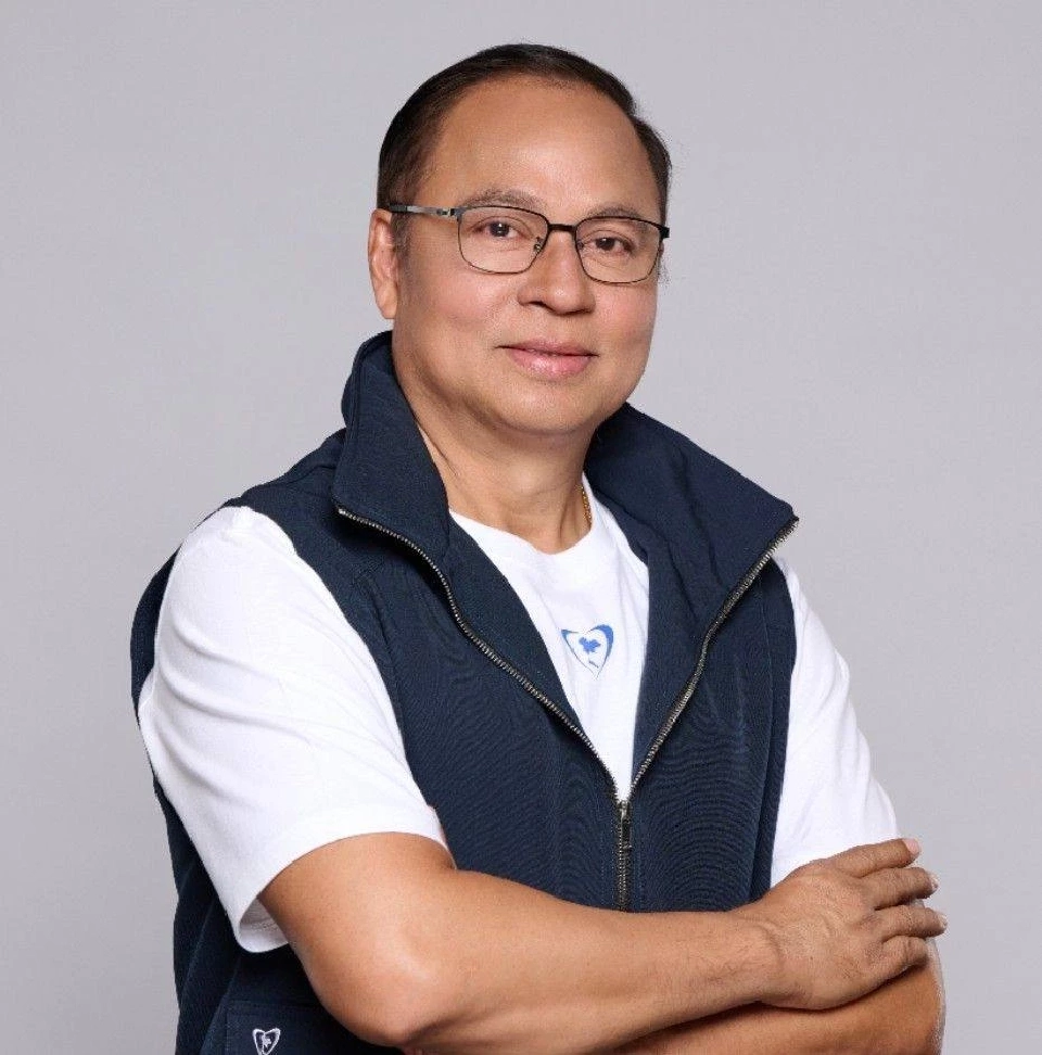 ถนอม อ่อนเกตุพล  พิธีกรรายการโทรทัศน์ อดีตที่ปรึกษาของผู้ว่าฯ กทม.