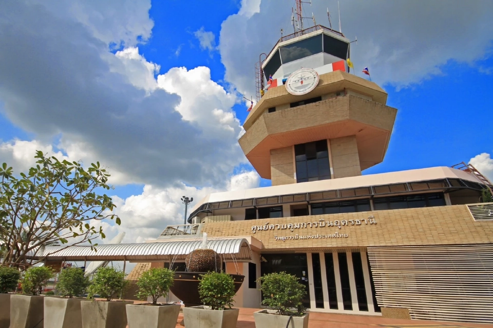 วิทยุการบิน เฝ้าระวังน่านฟ้า ย้ำให้ความสำคัญภารกิจของทหารเป็นอันดับแรก