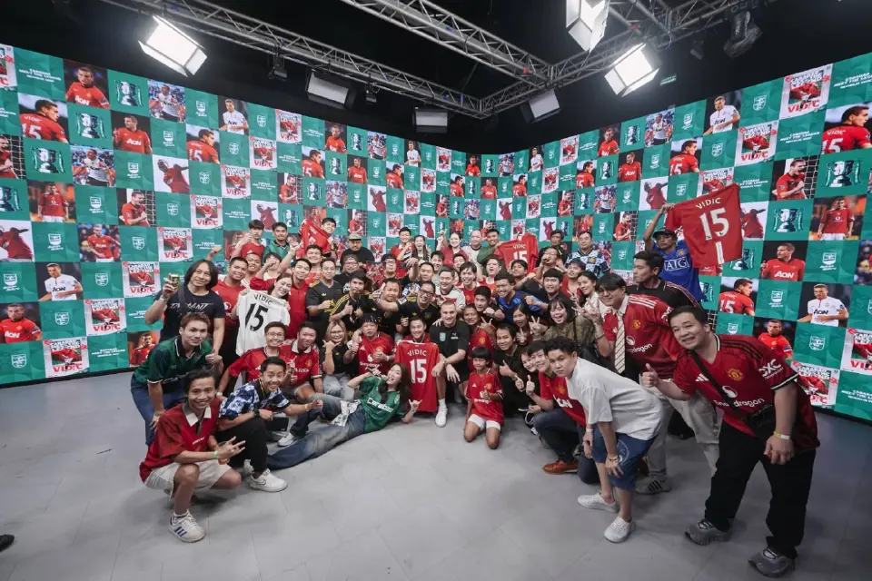 เกินคุ้ม! คาราบาวพา "วิดิช" ชนแก้วแฟนบอลตัวต่อตัวใน Meet The Legend #2