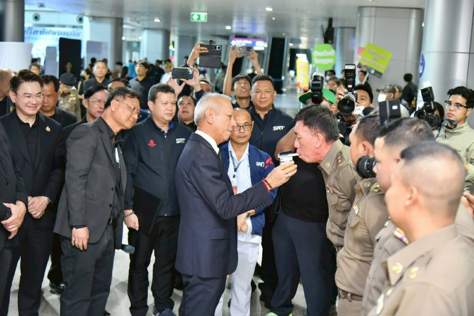 ปีใหม่ 2569  ‘คมนาคม’  ตั้งเป้าลดอุบัติเหตุ 5% แนะเดินทางก่อน 30 ธ.ค.นี้ เลี่ยงรถติด