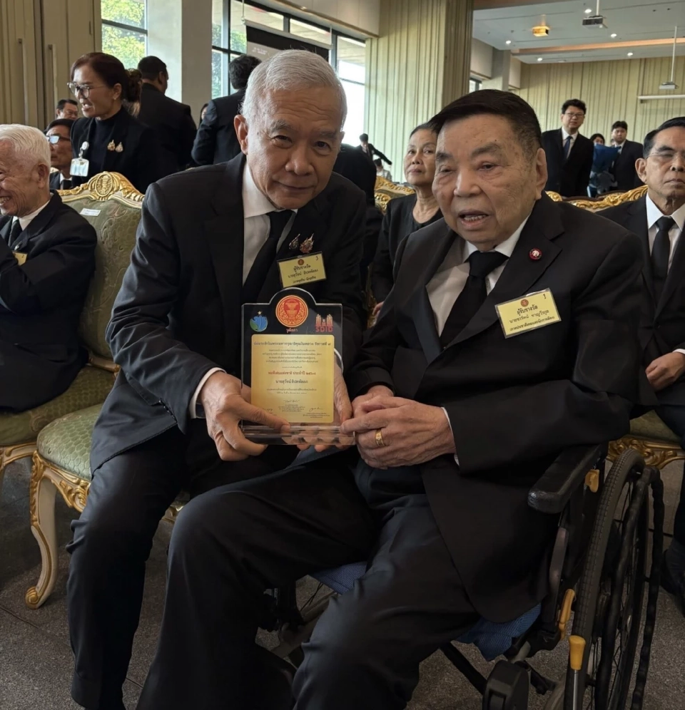 “สุวัจน์”รับรางวัลพ่อดีเด่นแห่งชาติ 2568 ภาคธุรกิจ จากวุฒิสภา